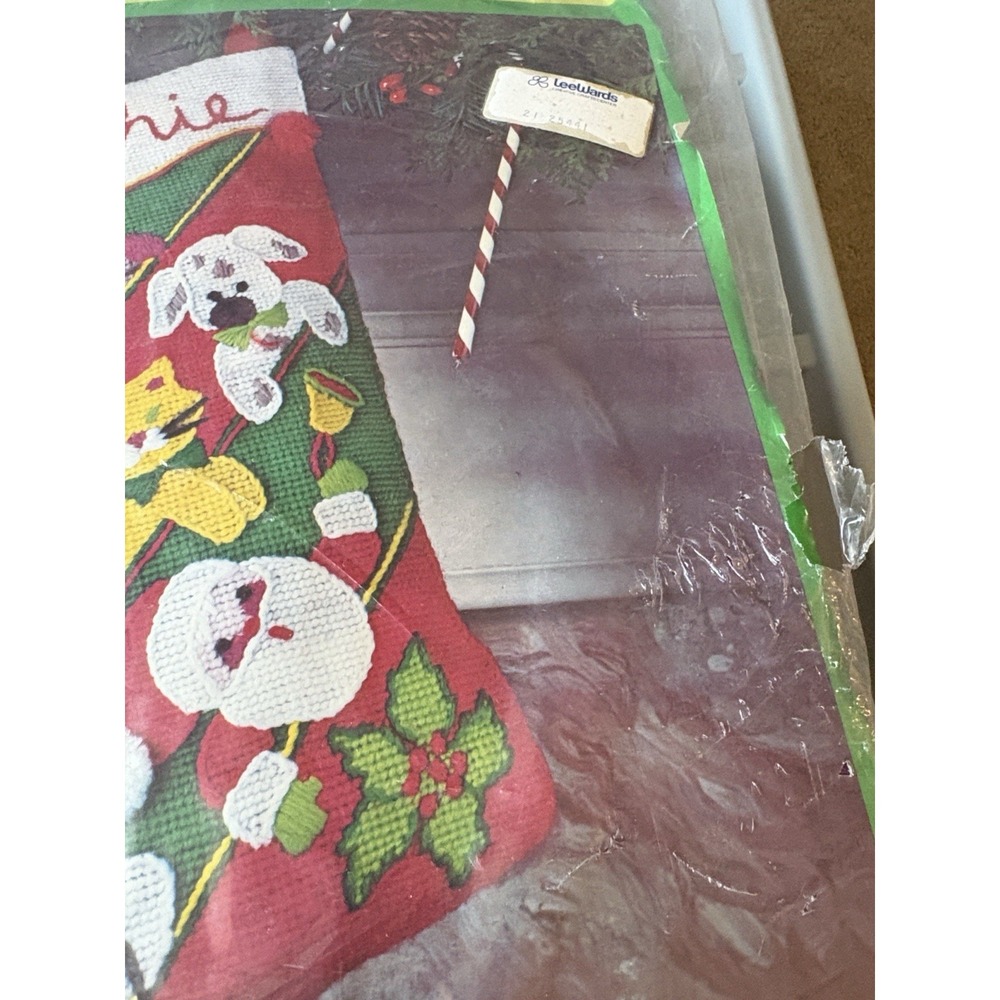 vtg PARAGON TOYLAND needlepoint KIT cat dog santa snowman XMAS STOCKING - Picture 3 of 8